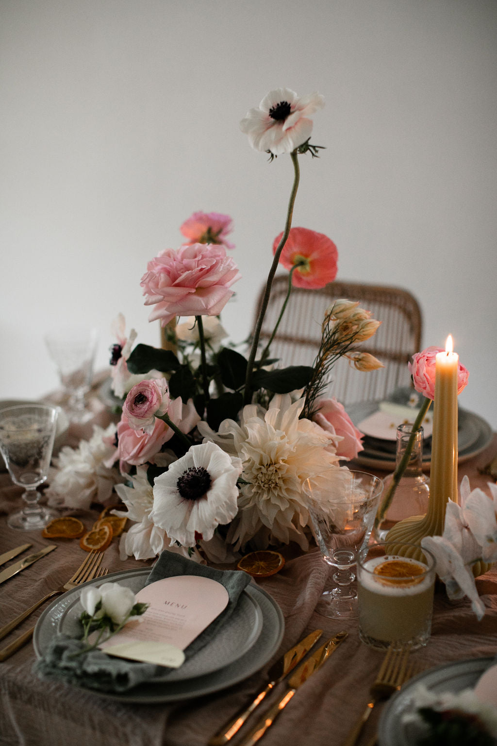 BY HAND, A HOW-TO GUIDE TO ELEVATE YOUR DINING TABLE THIS FESTIVE SEASON WITH FOR LOVE & LIVING