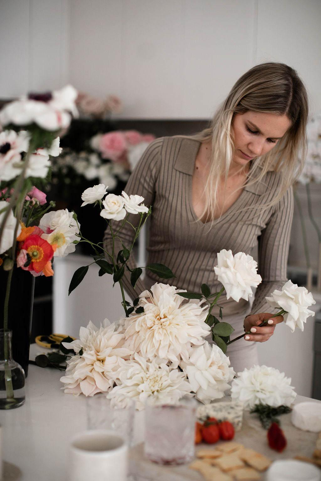 BY HAND, A HOW-TO GUIDE ON CREATING A FLORAL ARRANGEMENT WITH FLORAL STYLIST, FIFLAR