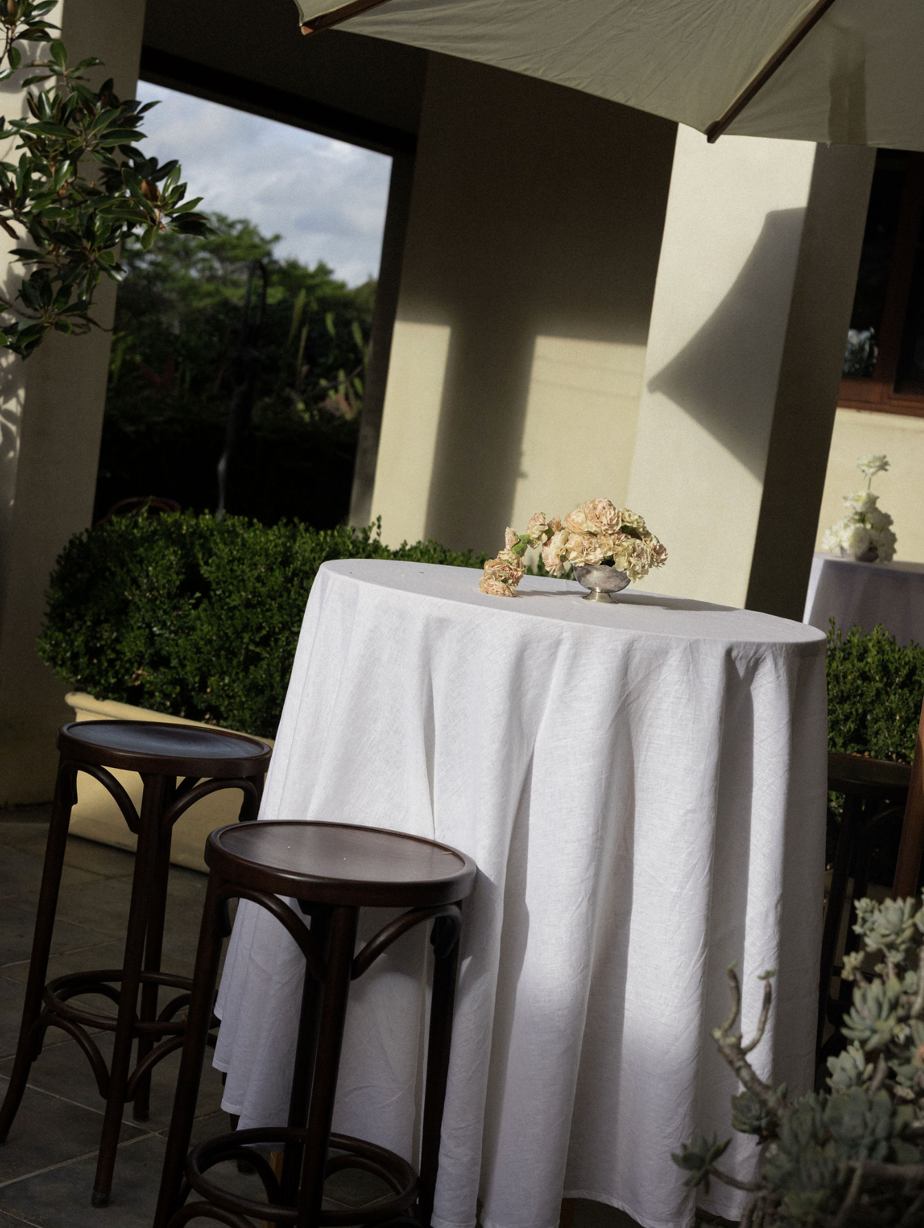 White French Linen High Bar Round