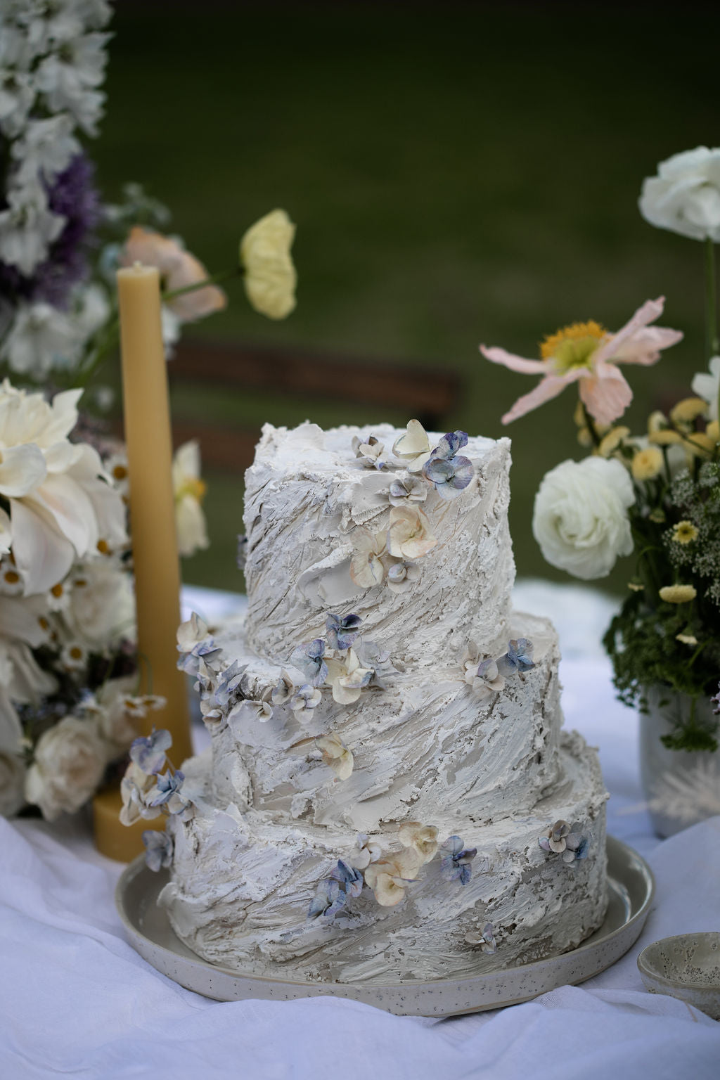 Ceramic cake plate for hire | For Love & Living Gold Coast Wedding & Events